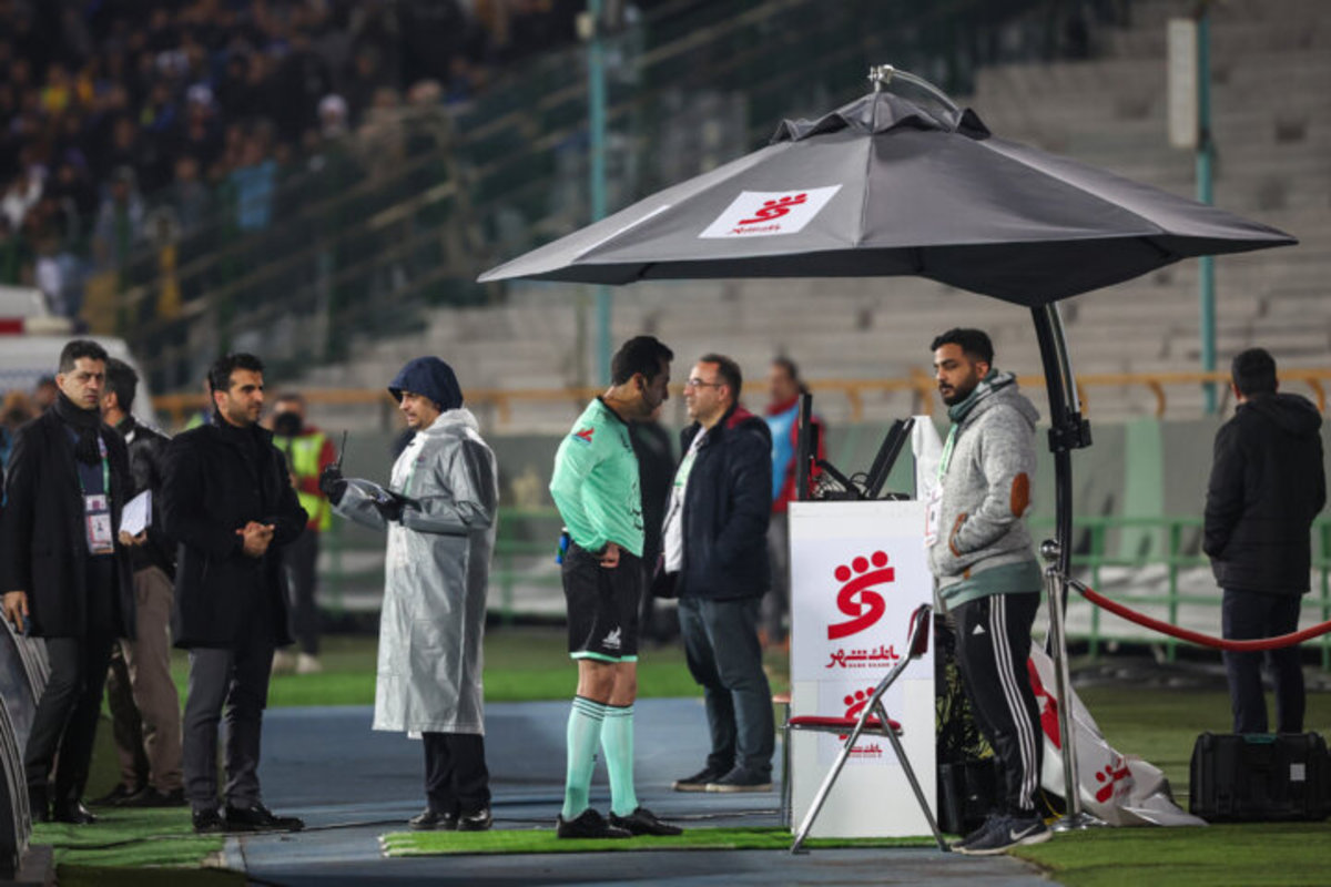 باشگاه پرسپولیس: مکالمات اتاق VAR منتشر نشود، به فیفا شکایت می‌کنیم
