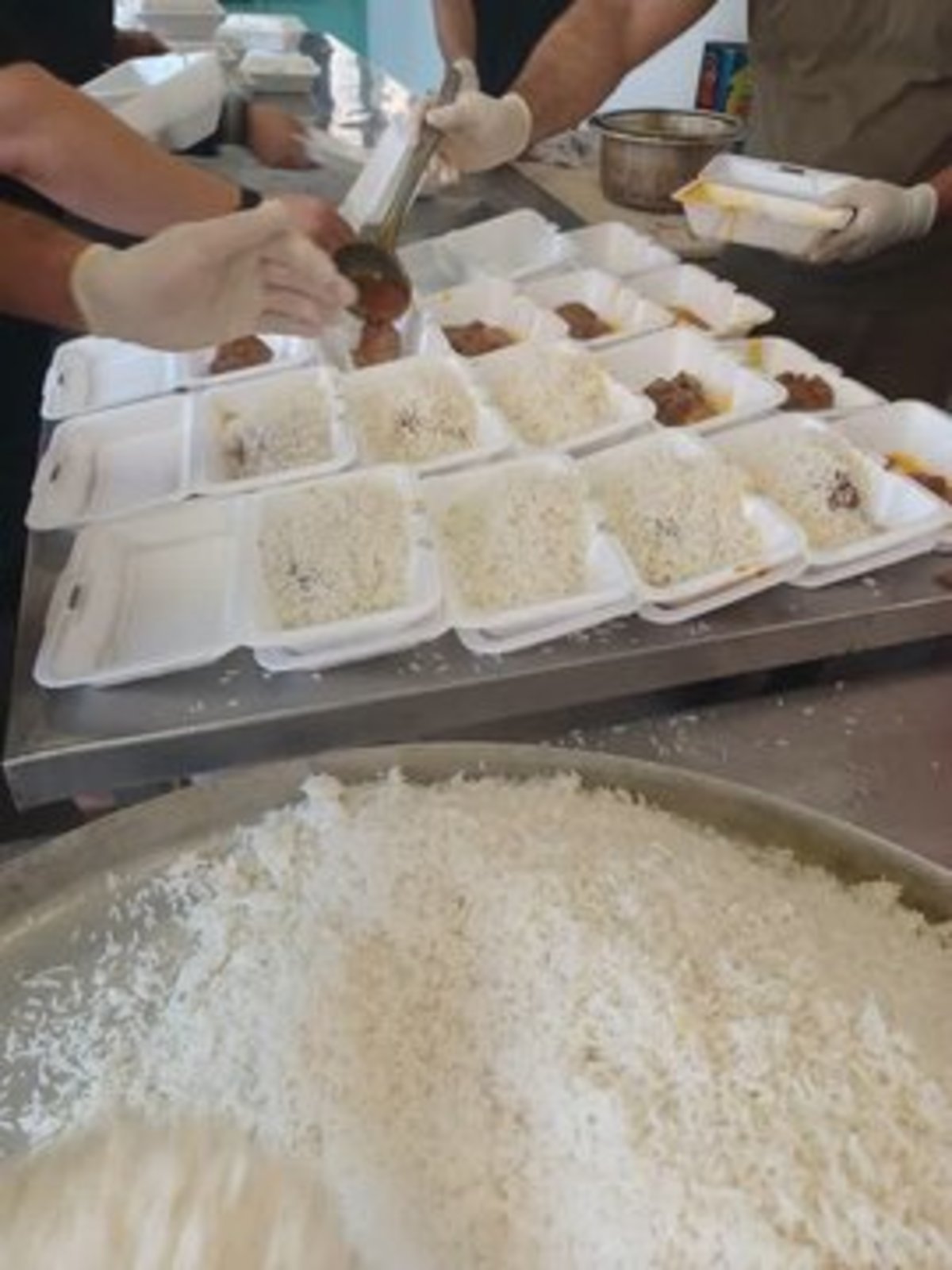 طبخ ۲ هزار پرس غذای گرم بمناسبت سالروز شهادت حضرت فاطمه