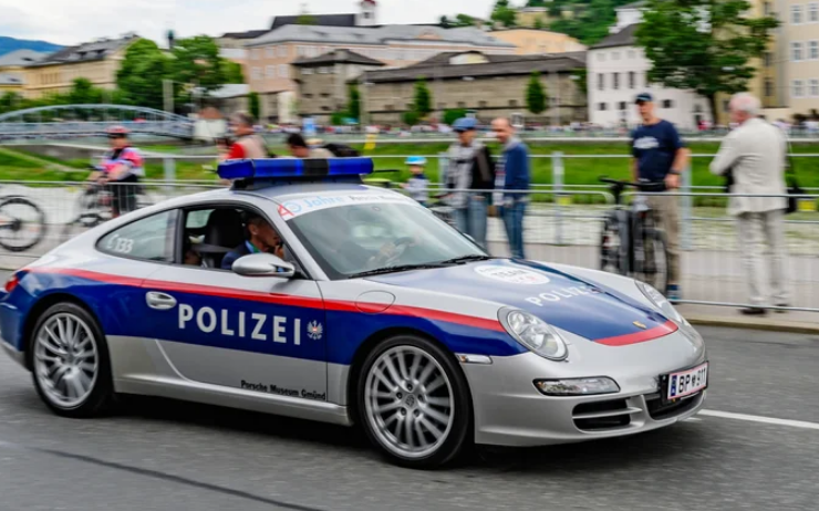 فوق سریع‌ترین ماشین‌های پلیس در ۶ کشور جهان