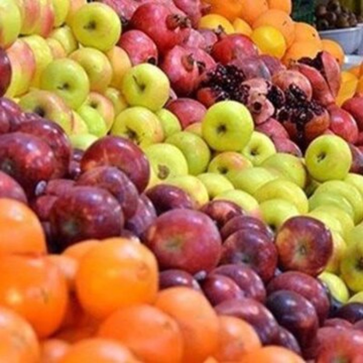 توزیع میوه قیمت مناسب در سنندج بمناسبت شب یلدا