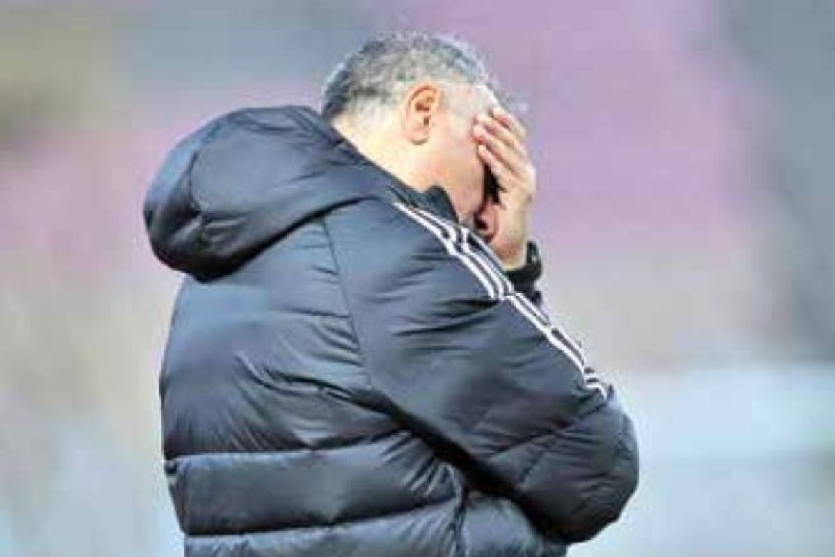مربی اسپانیایی موردنظر نساجی، فعلاً روی هوا