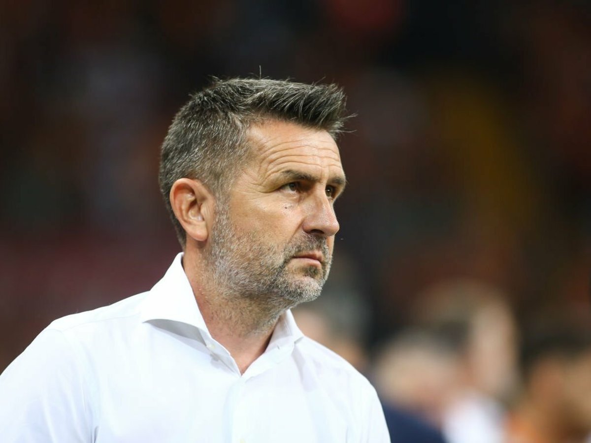 آهنی‌ها یک کروات را برای نیمکت خود آوردند