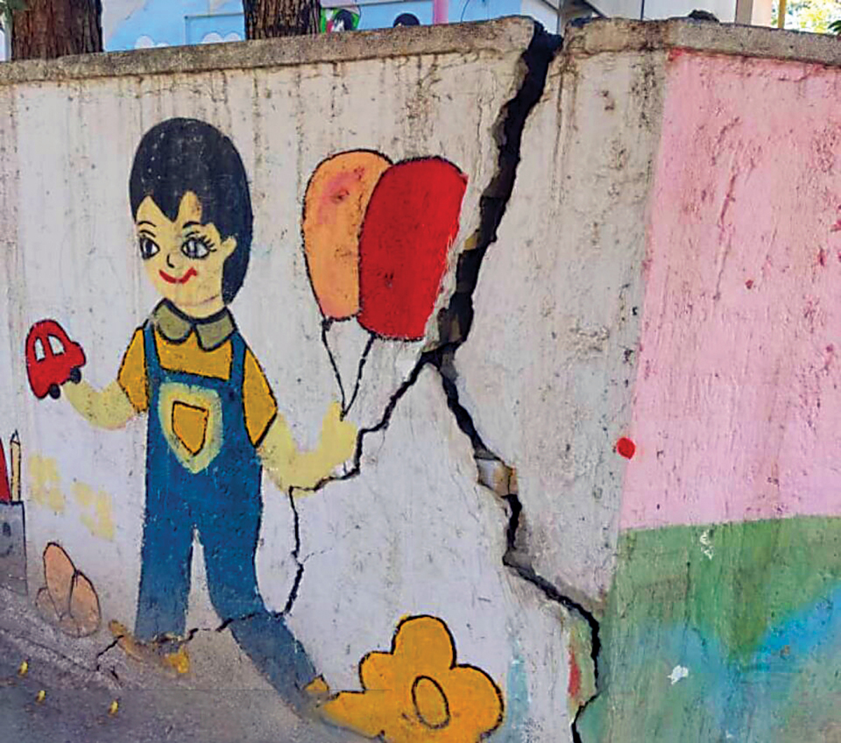 فرونشست بیخ گوش مدارس ۴ استان