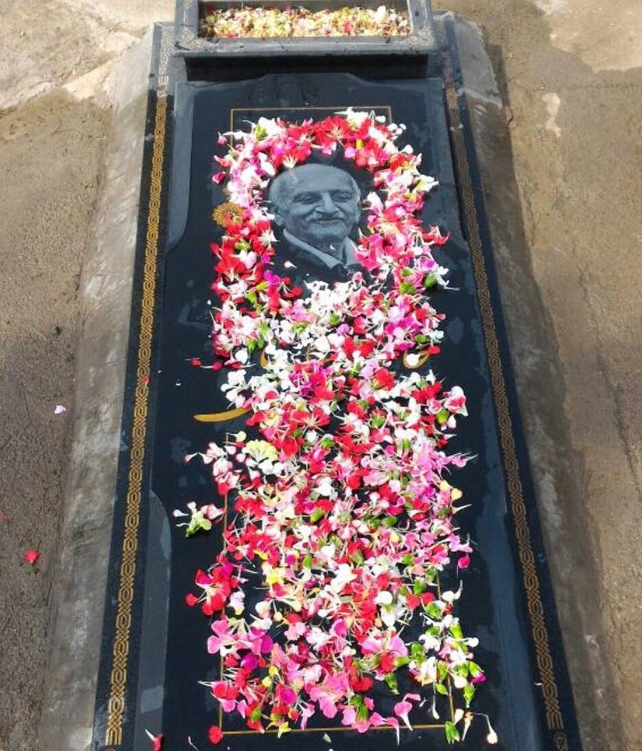 تصویری از سنگ قبر پدر محسن تنابنده را مشاهده بفرمایید.