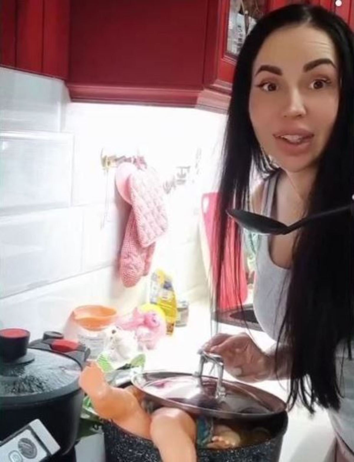 فیلم/ نتیجه آموزش پختن کودکان روسی!