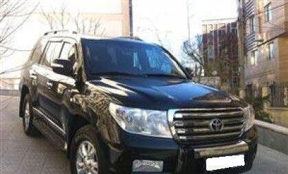 عکسی از ماشین لوکس و لاکچری احسان علیخانی، مجری ماه عسل