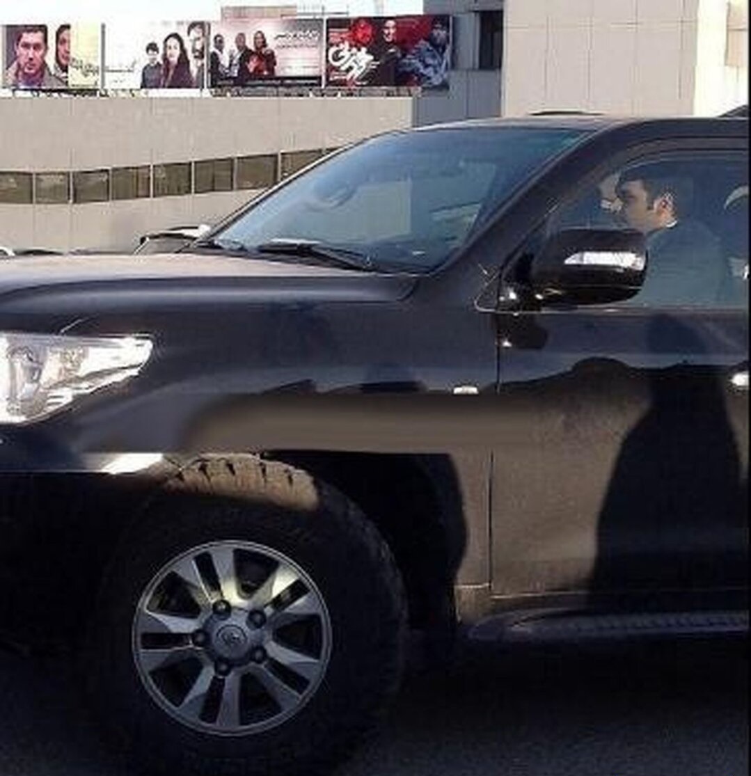 عکسی از ماشین لوکس و لاکچری احسان علیخانی، مجری ماه عسل