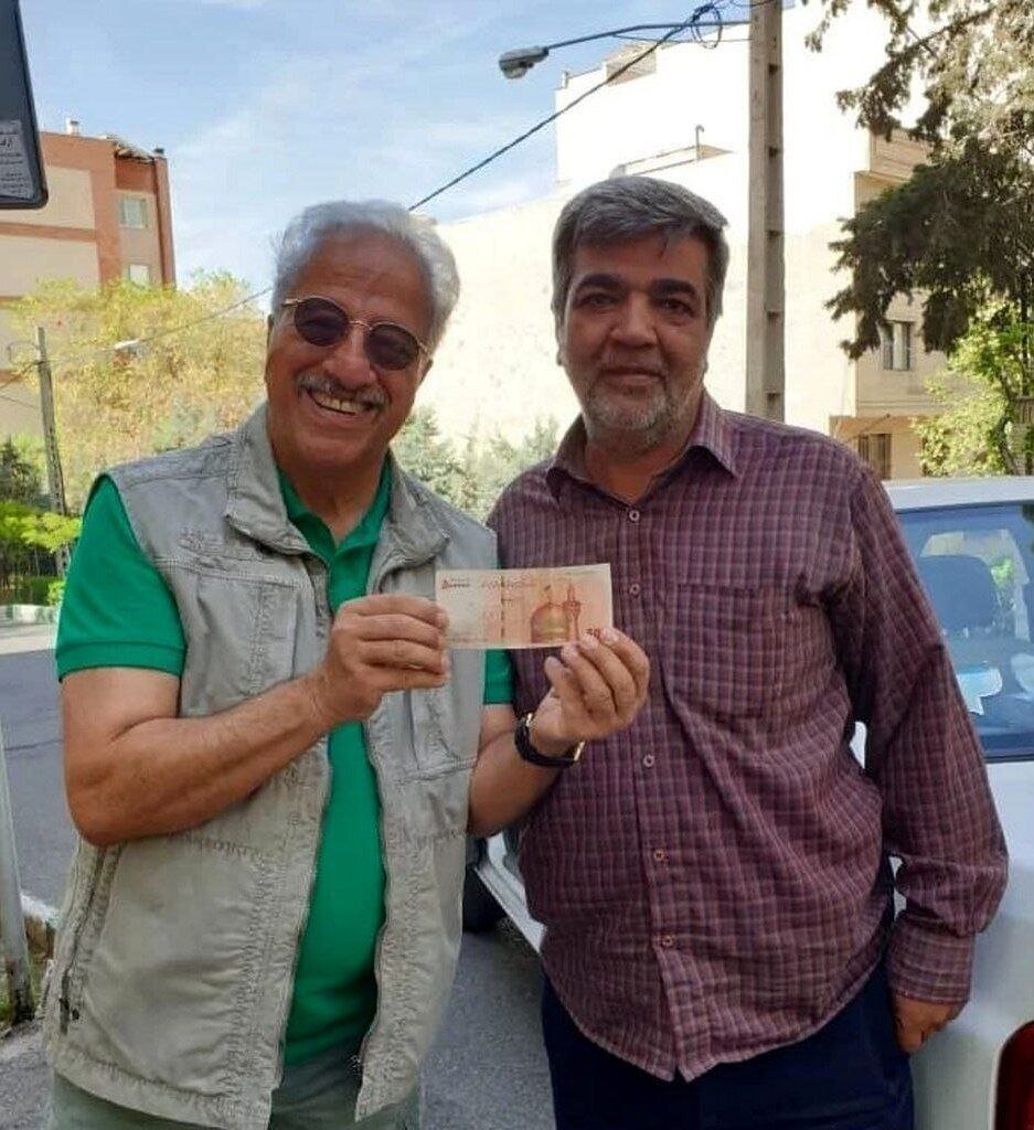آقای بازیگر با چهره‌ای خندان و استایلی متفاوت و جذاب