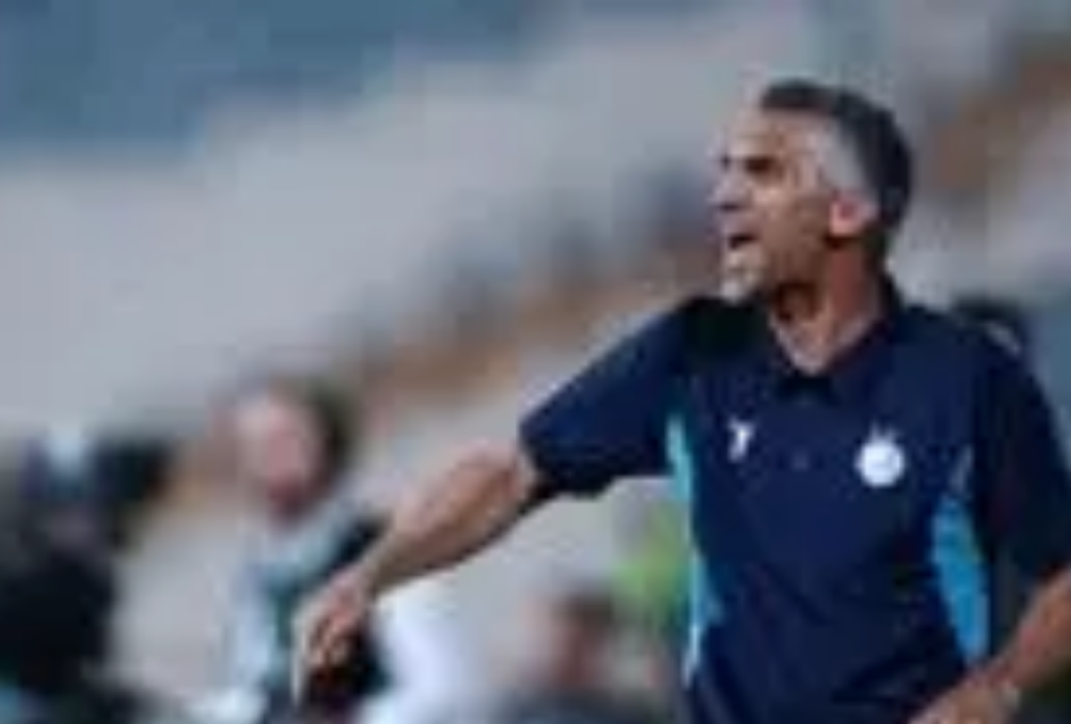 مهدی هاشمی برای بهترین مربی سال سنگ تمام گذاشت