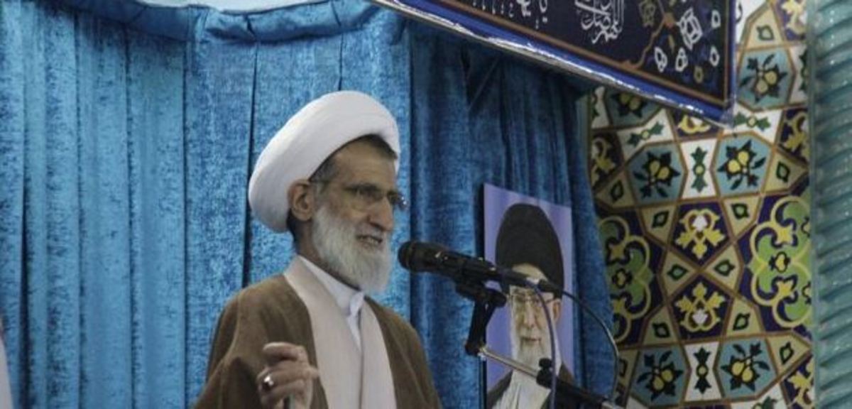 امام جمعه شهرکرد: امروز کشور در جنگ همه جانبه قرار دارد