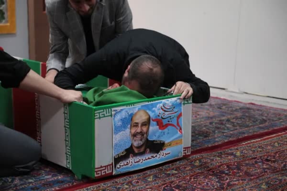 آغاز آیین وداع با شهید سردار زاهدی در رهنان