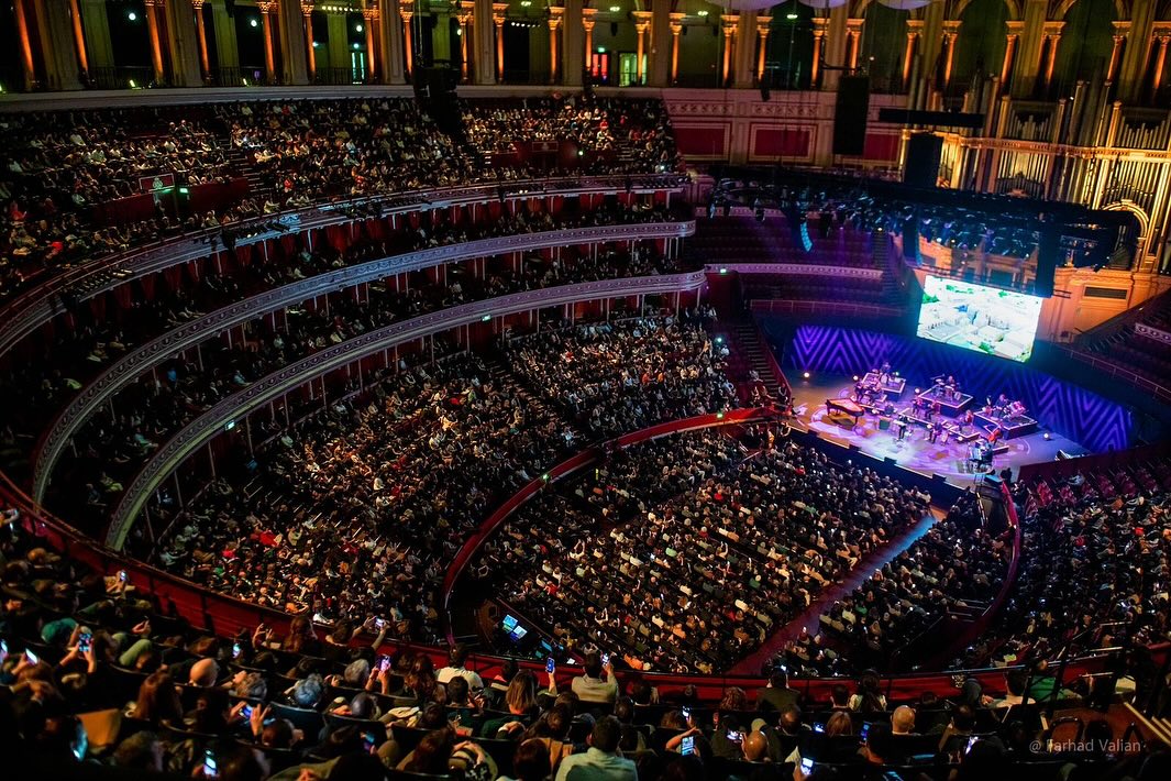 تصاویر تماشایی از کنسرت همایون شجریان و انوشیروان روحانی در لندن