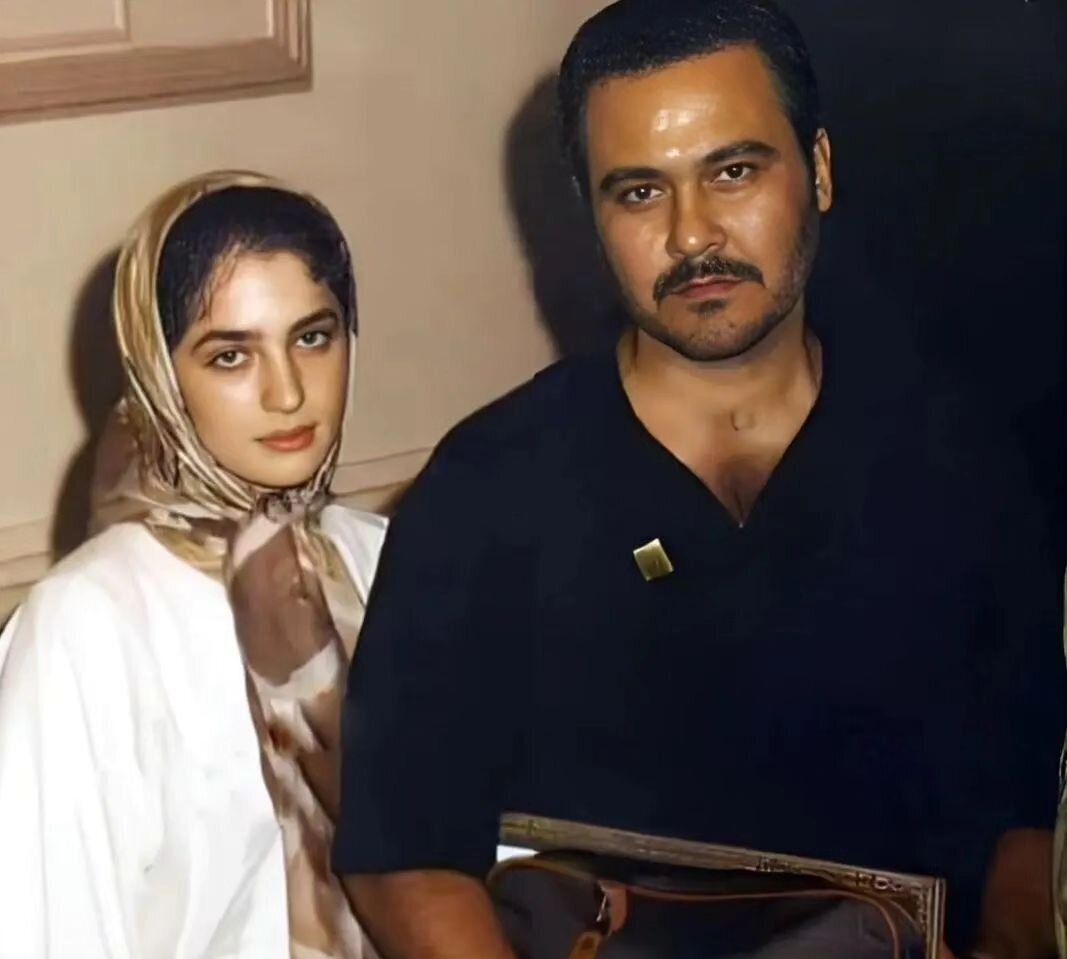 عکسی قدیمی از رضا داوودنژاد در کنار عسل بدیعی، خواهر زنش