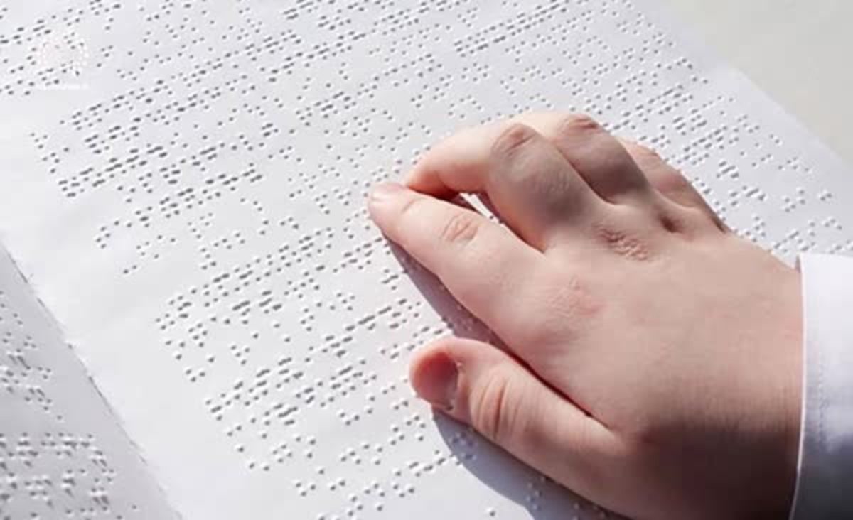 بی‌رمقی خط بریل در ایران؛ کتاب‌های صوتی چه بلایی سر نابینایان می‌آورند؟