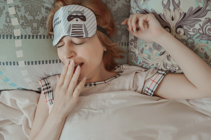 ۵ دلیل که می‌گوید باید روی زمین بخوابیم