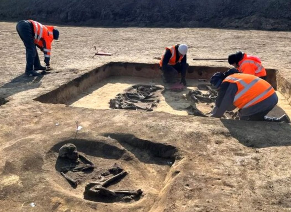 شناسایی چندین گور ماقبل تاریخی با استخوان انسان و حیوان