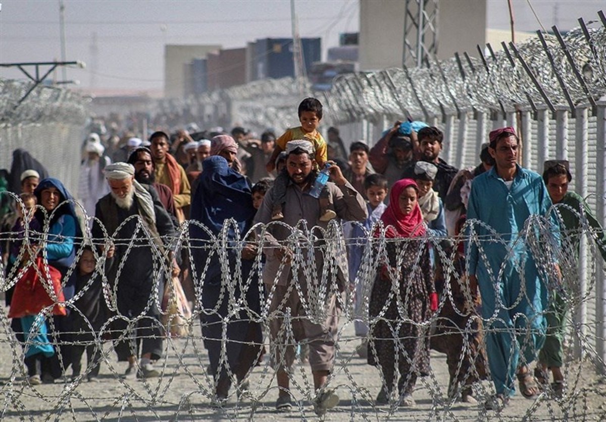 تاکید وزیر کشور پاکستان بر ادامه اخراج پناهجویان افغان