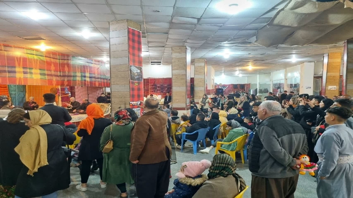 حضور پرشور گردشگران در نمایشگاه صنایع دستی بانه