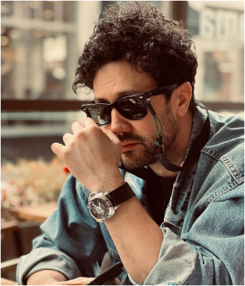 تیپ شیک و جوان پسند شاهرخ استخری در کافی شاپی در بلژیک با رونمایی از عینک و ساعت گرانقیمتش+عکس/ مثل همیشه عالی تیپ شیک و جوان پسند شاهرخ استخری در کافی شاپی در بلژیک با رونمایی از عینک و ساعت گرانقیمتش+عکس/ مثل همیشه عالی