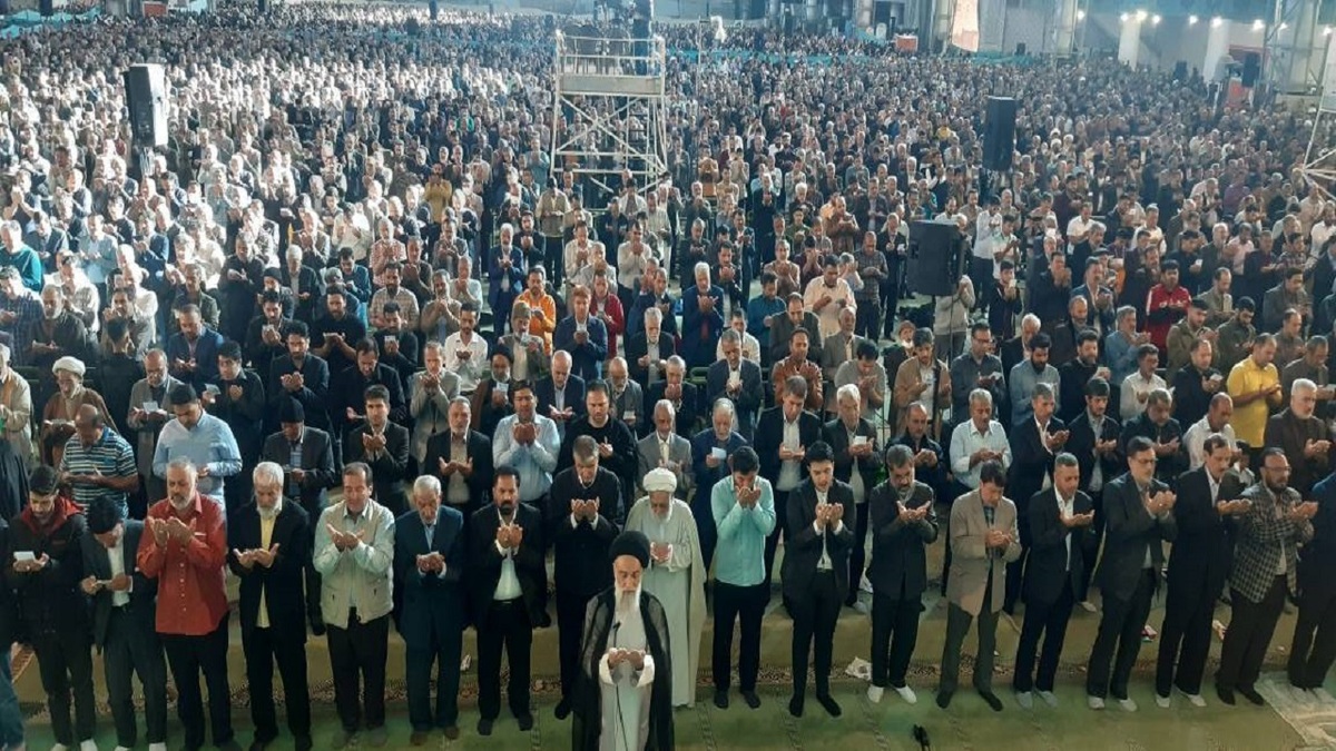 جلوه همبستگی و وحدت نمازگزاران در نماز عید فطر