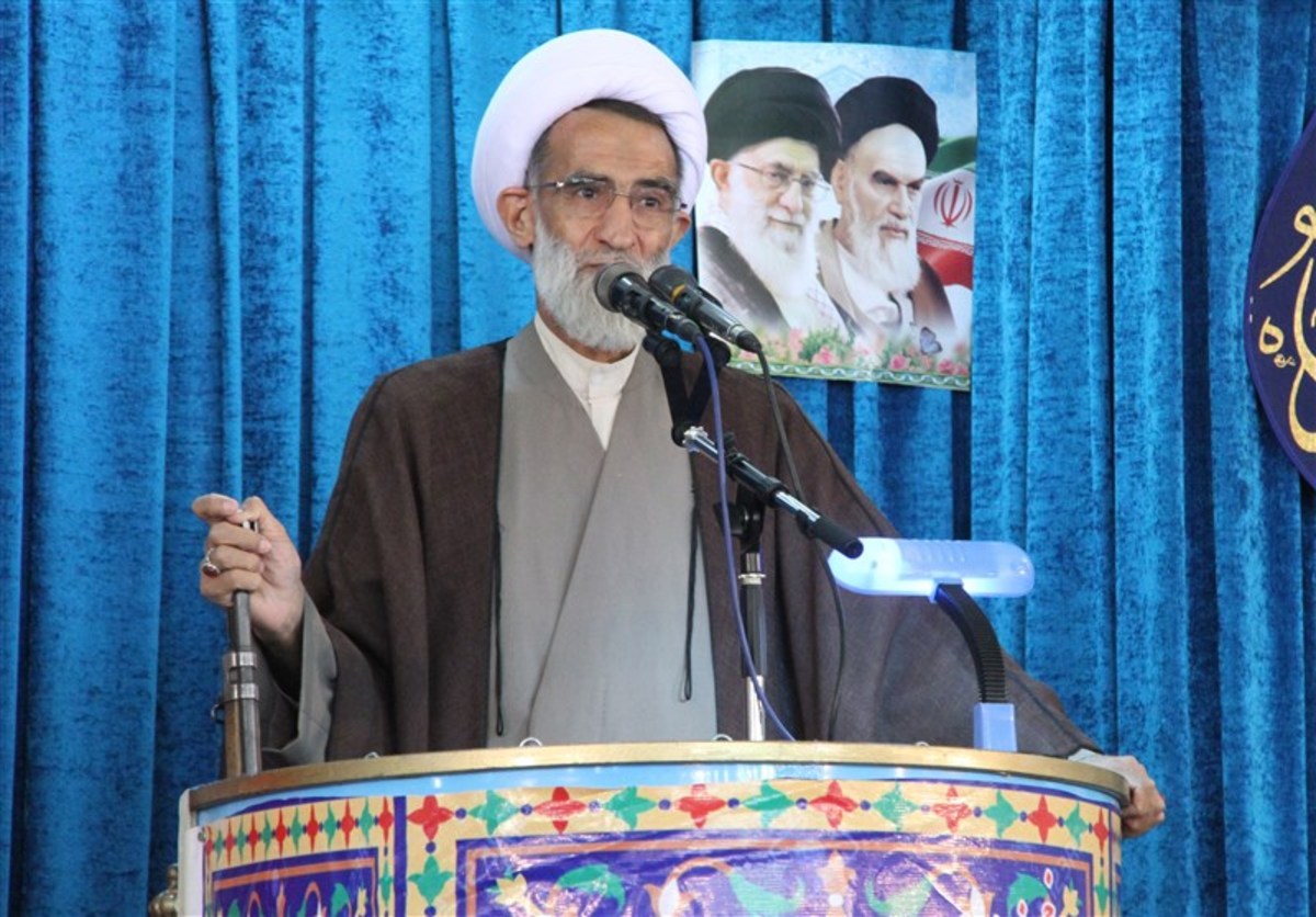 امام جمعه شهرکرد: القائات دشمن اثری بر مردم ندارد
