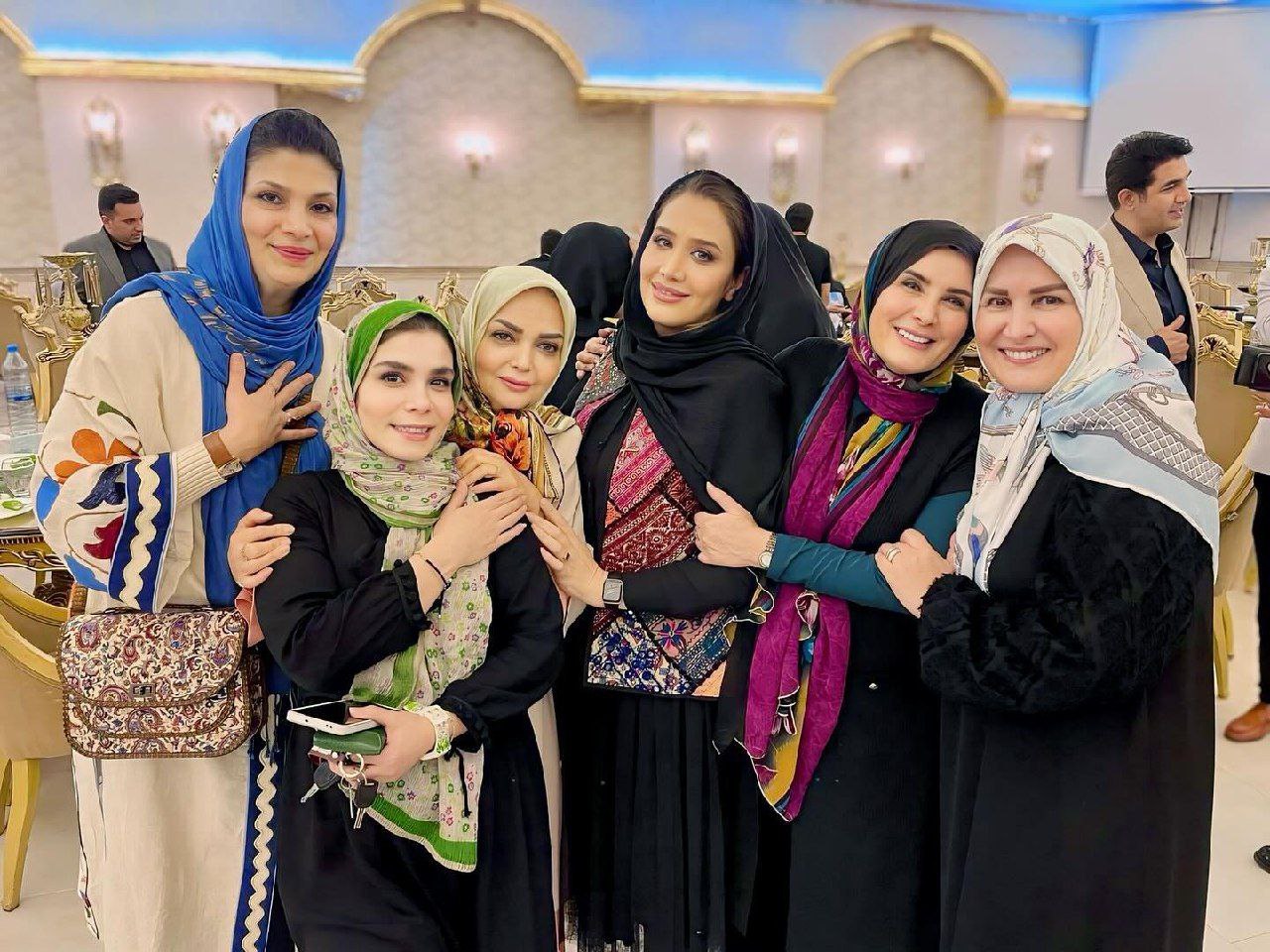 ضیافت شبانه مجری‌های خانم صدا و سیما در یک رستوران لاکچری