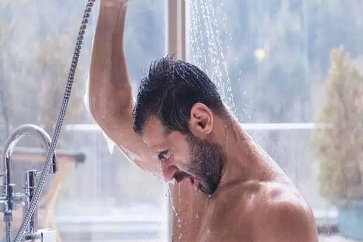 اشتباهاتی که افراد در حمام و دوش صبحگاهی مرتکب میشوند!