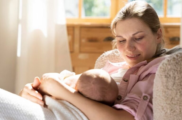تقویت سیستم ایمنی بدن در بزرگسالی با مصرف شیر مادر!