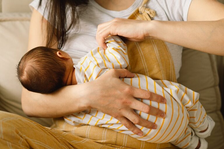 تقویت سیستم ایمنی بدن در بزرگسالی با مصرف شیر مادر!