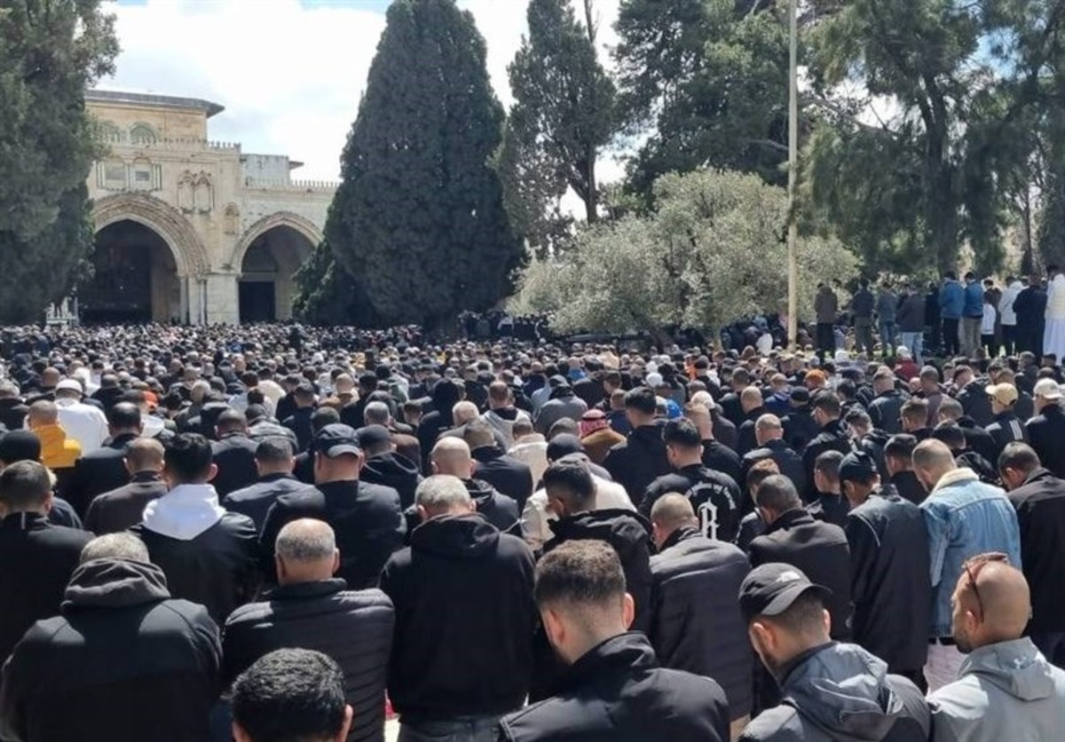 حضور ۱۲۰ هزار نفر در دومین نماز جمعه مسجد الاقصی