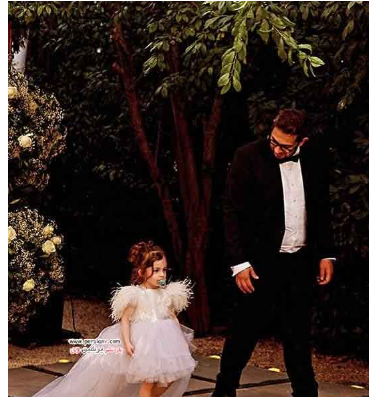 نگاهی به تیپ و استایل لاکچری و درجه یک خانواده محمدرضا گلزار در عروسی آقای بازیگر +عکس/ خوش به حال آیسان خانوم، عروسِ چه خانواده‌یِ باکلاس و مرفحی شده