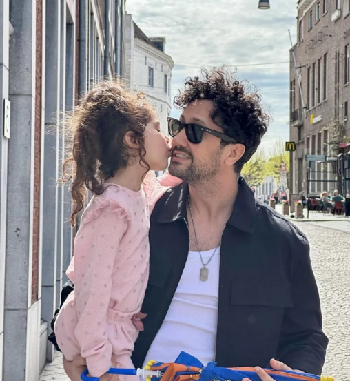خیابان گردی شاهرخ استخری و دخترش در فرنگ