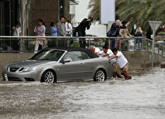 امارات انتشار تصاویر «غیرمسئولانه» از سیل و طوفان را ممنوع کرد