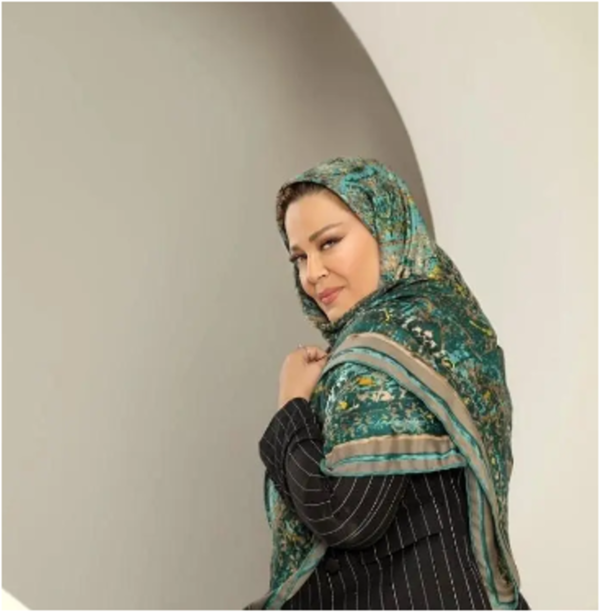 رونمایی بهاره رهنما از سفره هفت سین جذابش کنار عشق زندگی اش