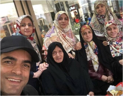 عکسی از ۵ خواهر شوهر یکتا ناصر در کنار برادرشان +عکس عکسی از ۵ خواهر شوهر یکتا ناصر در کنار برادرشان +عکس