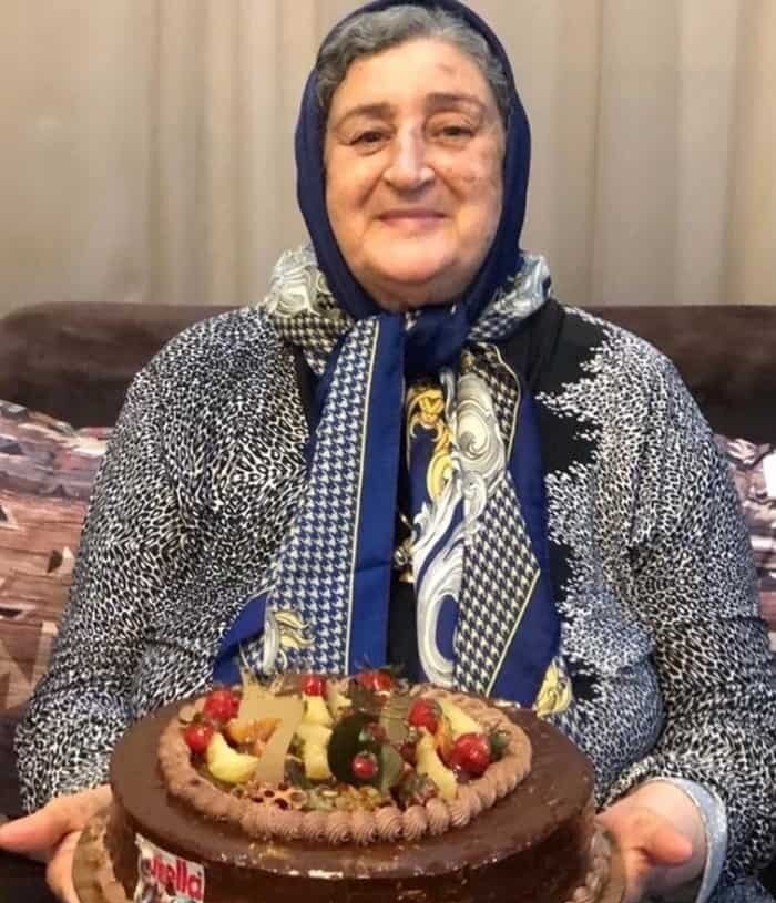 مادر مهربون و توی دل بروی ژاله صامتی در تولد ۷۶ سالگیش! مادر مهربون و توی دل بروی ژاله صامتی در تولد ۷۶ سالگیش!