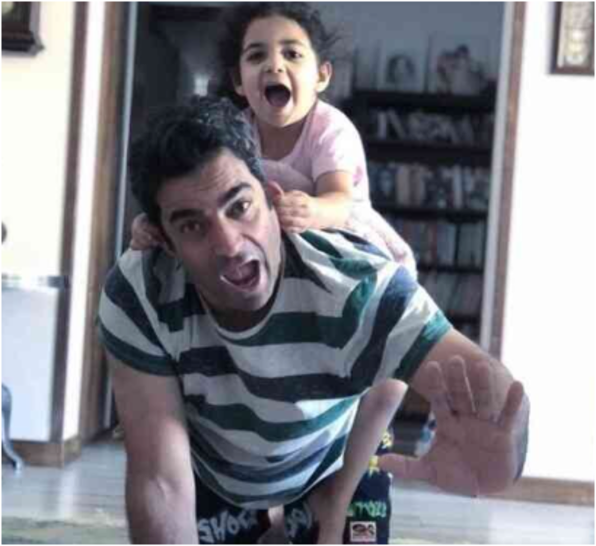 دکوراسیون عجیب خانه منوچهر هادی مورد توجه قرار گرفت/عکس