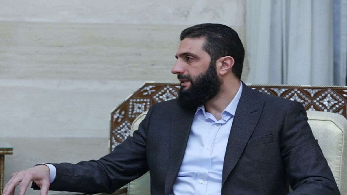 دستیار وزیر امور خارجه آمریکا: احمد الشرع «عملگرا» است و ما در حال بررسی تحریم‌ها علیه سوریه هستیم