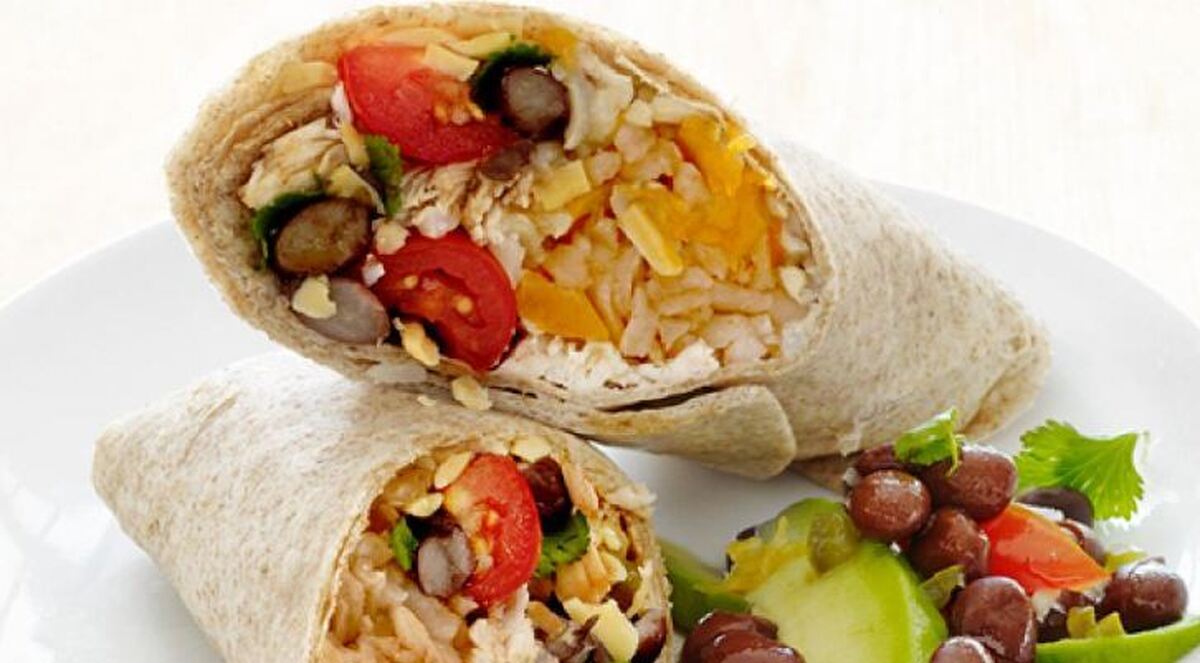 بوریتو مرغ و لوبیا یک غذای متفاوت، اما خوشمزه و به صرفه + دستور تهیه