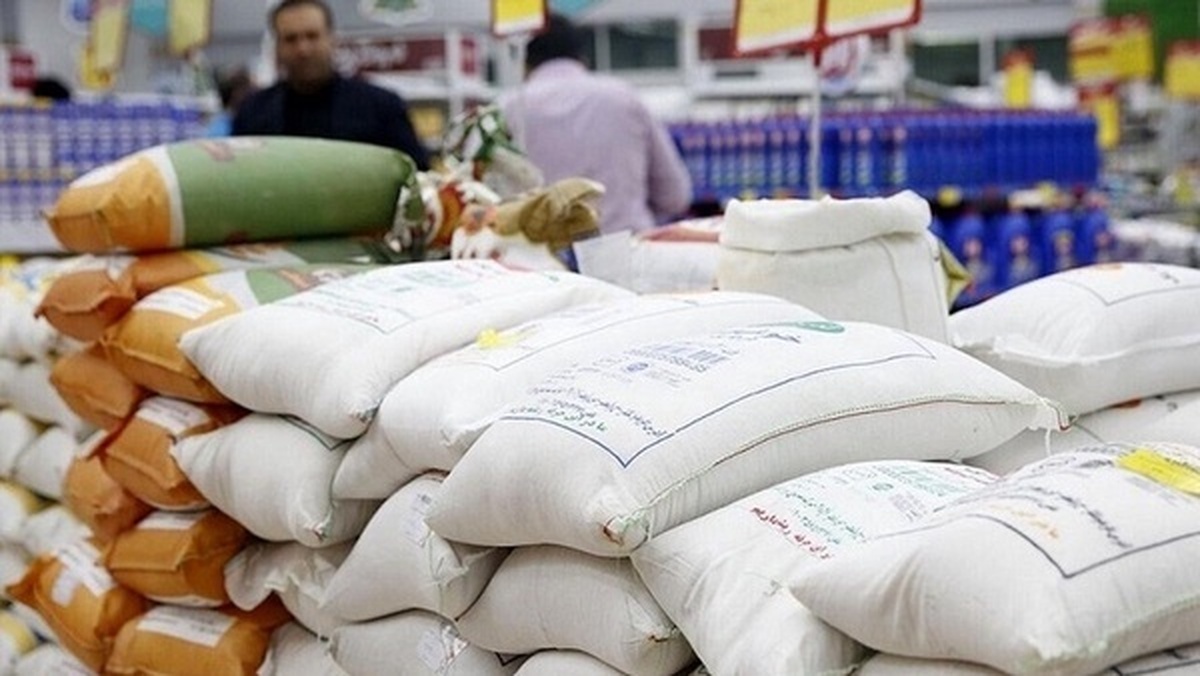 کشف ۴۰۰ کیلوگرم مواد غذایی فاسد از یک انبار در نیشابور