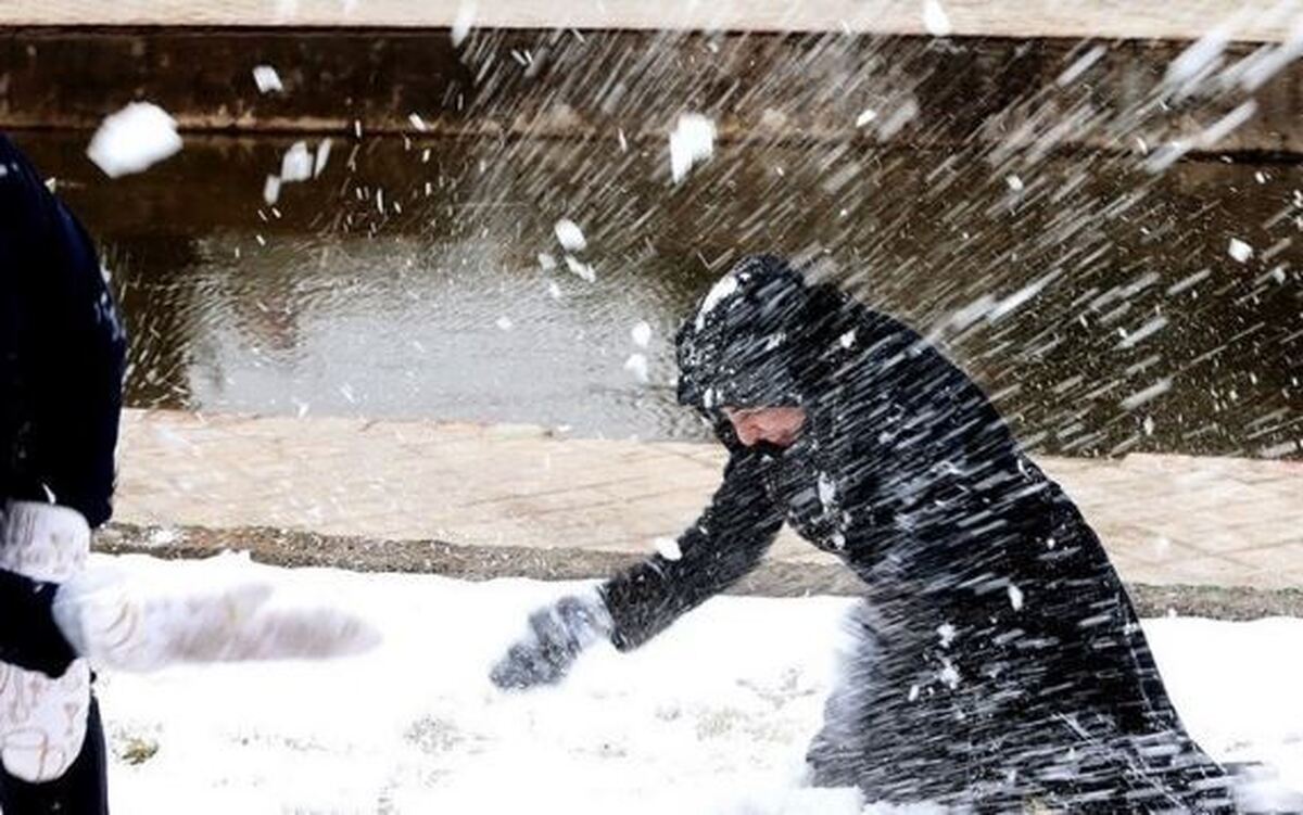 برف و باران قم را فرا می‌گیرد؛ کاهش دما به زیر صفر درجه