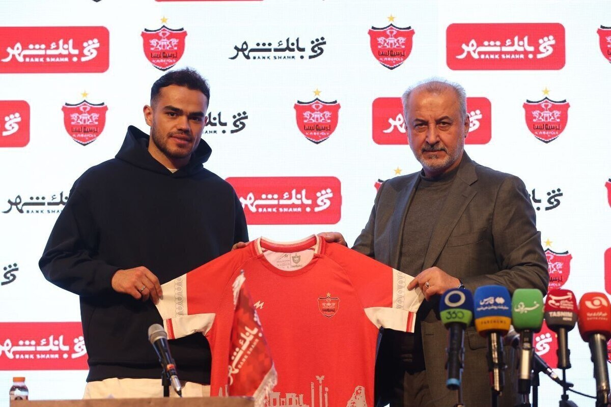 ستاره ازبکستانی پرسپولیس قراردادش را تمدید کرد