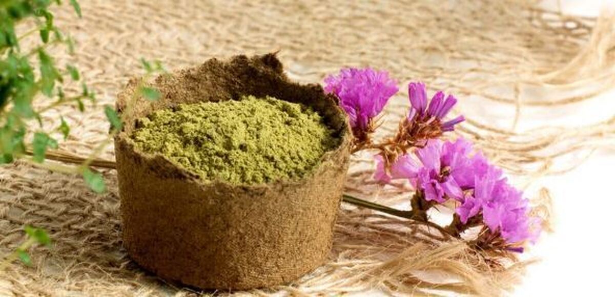 از حنا برای رشد مو و پیشگیری از شکنندگی موهایتان استفاده کنید