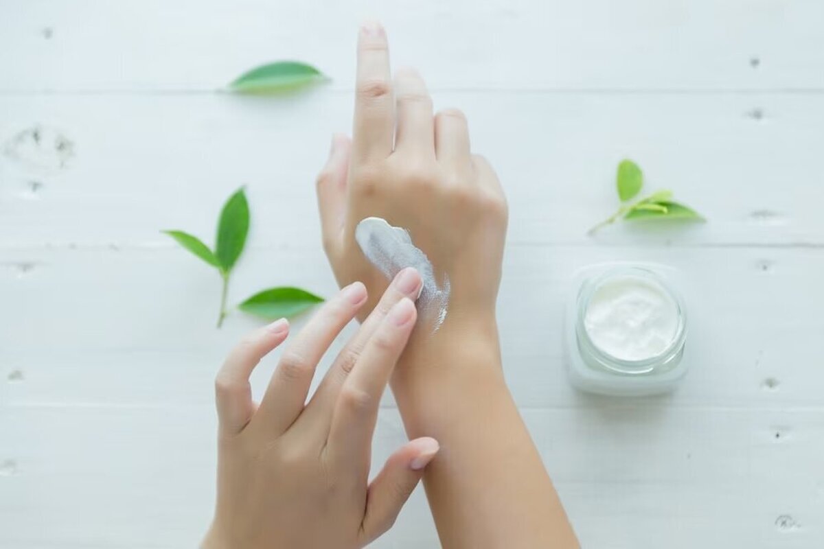 چگونه از ترک خوردگی پوست دست در فصل زمستان پیشگیری کنیم؟