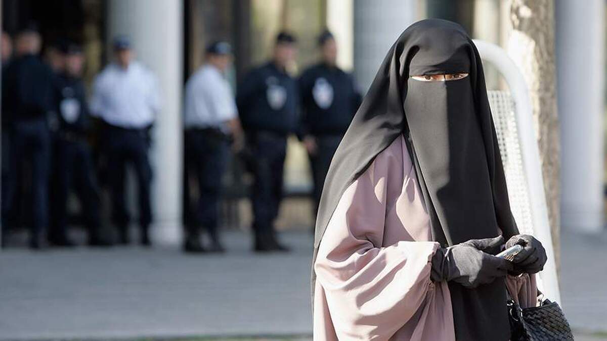 ممنوعیت پوشیدن برقع و نقاب در سوئیس اجرایی شد.