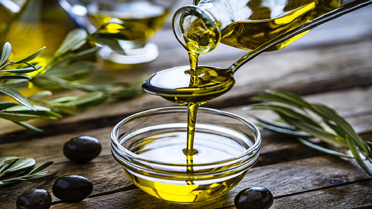 اشتباهات رایج در نگهداری روغن زیتون که ممکن است منجر به فساد آن شود