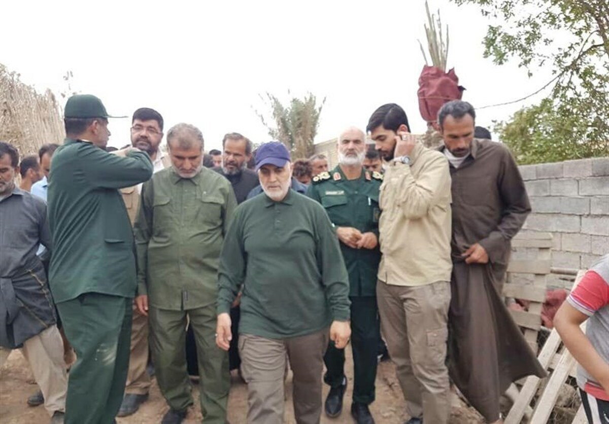 شهید سلیمانی در سیل ۹۸ کنار مردم خوزستان بودند