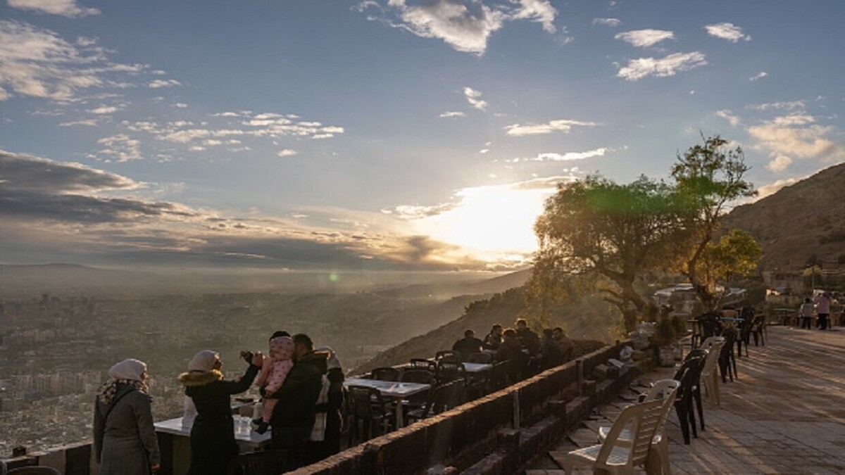 اتحادیه عرب فرستاده خود را برای دیدار با دولت جدید و نمایندگان سایر فرقه‌ها به دمشق اعزام می‌کند