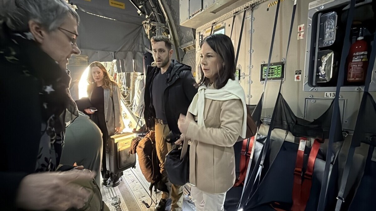 فیلم + عکس| بائربوک در دمشق جلیقه ضد گلوله می‌پوشد