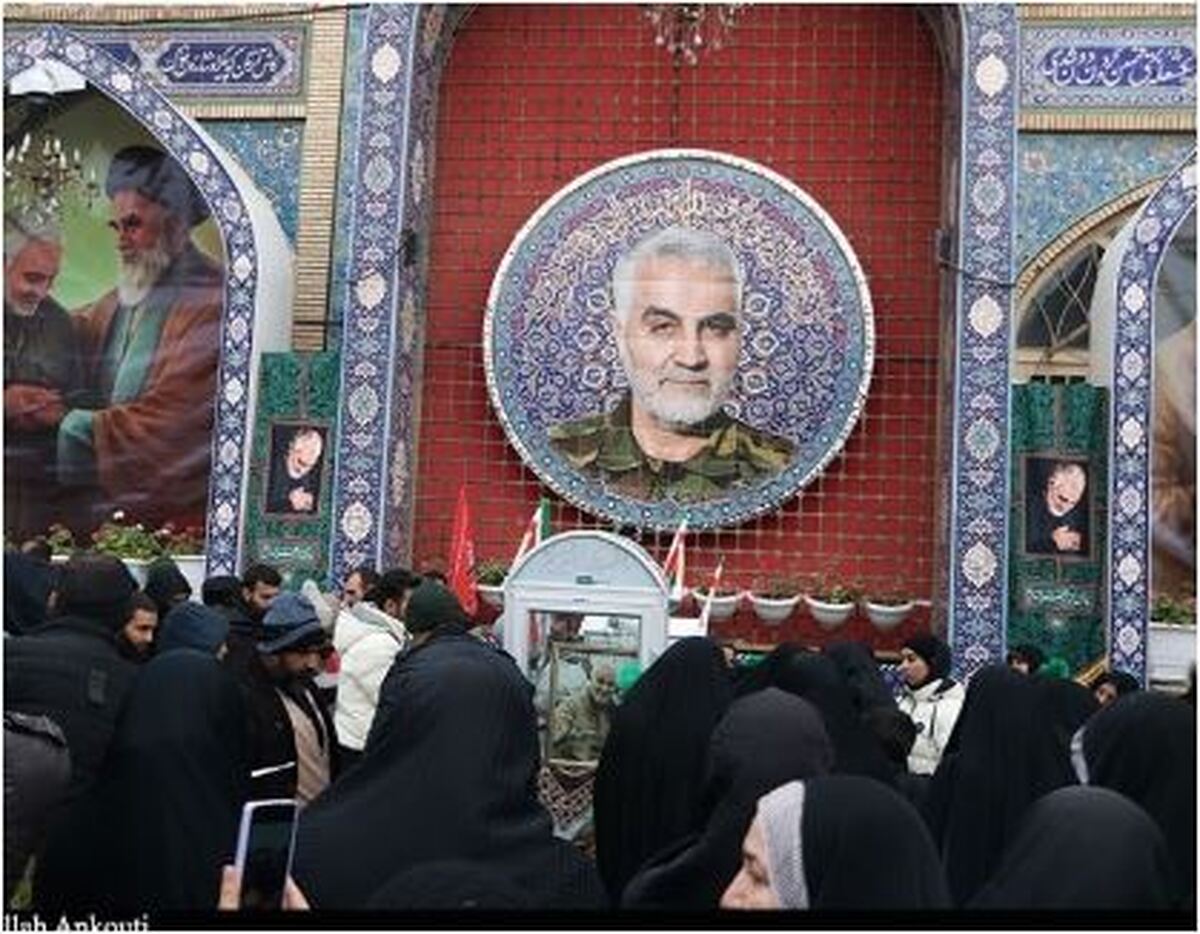 حضور فرزندان حاج قاسم برمزار پدر وشهدای حادثه تروریستی کرمان